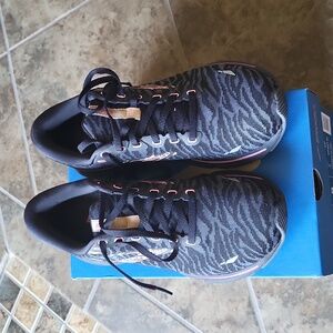 Womens Run Wild Ghost 15